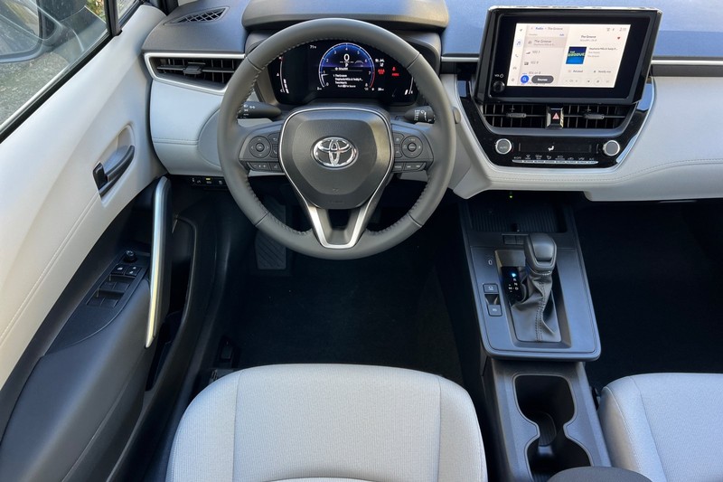 Toyota Corolla Cross Vehicle Full-screen Gallery Image 12
