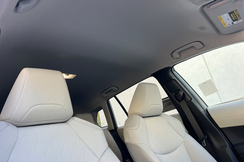 Toyota Corolla Cross Vehicle Full-screen Gallery Image 15