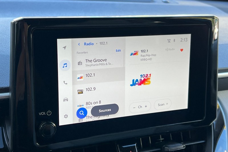 Toyota Corolla Cross Vehicle Full-screen Gallery Image 16