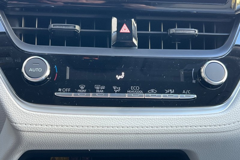 Toyota Corolla Cross Vehicle Full-screen Gallery Image 18