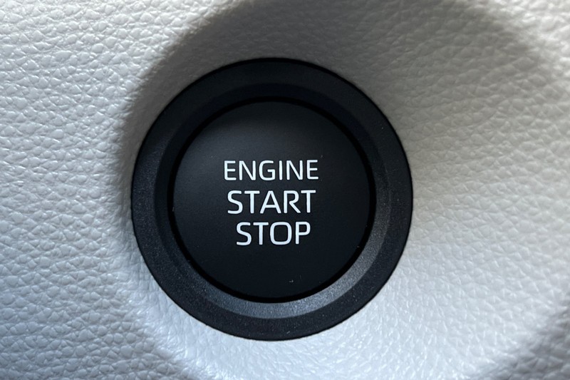 Toyota Corolla Cross Vehicle Full-screen Gallery Image 20