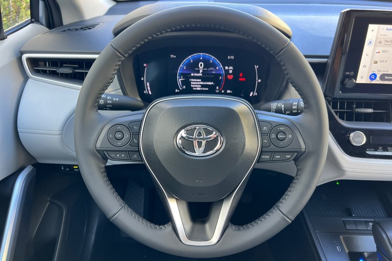 Toyota Corolla Cross Vehicle Full-screen Gallery Image 21