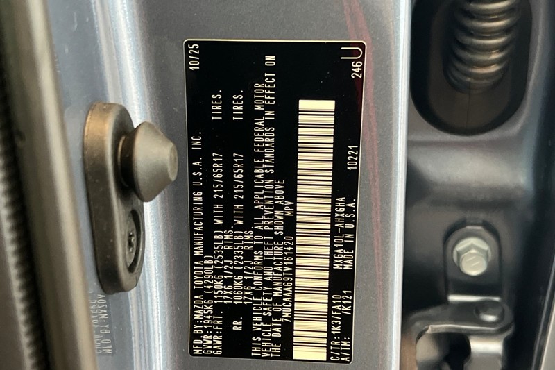 Toyota Corolla Cross Vehicle Full-screen Gallery Image 23