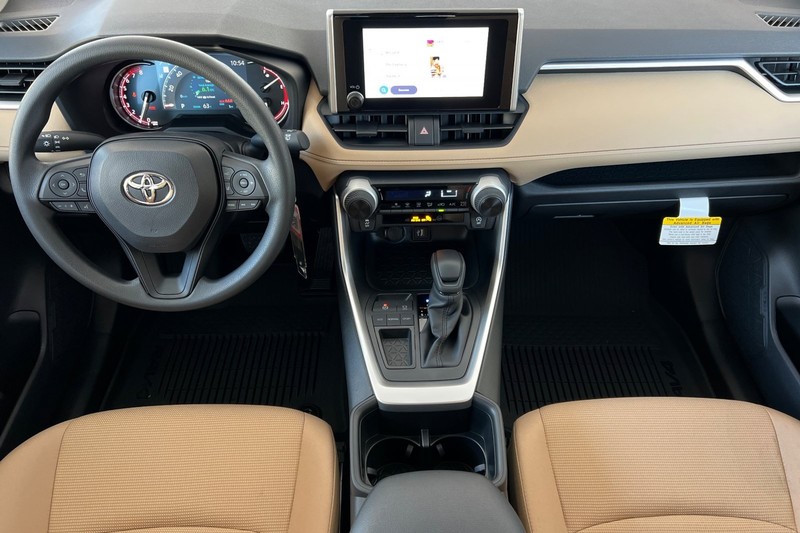 Toyota RAV4 Vehicle Full-screen Gallery Image 11