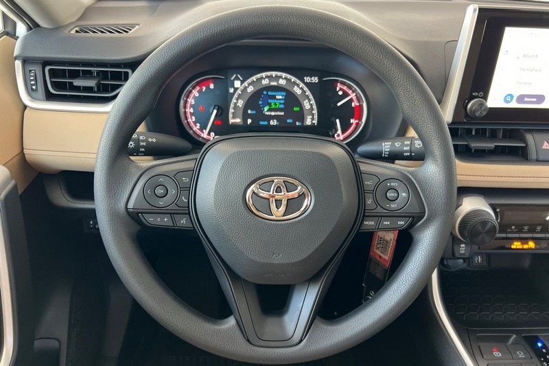 Toyota RAV4 Vehicle Full-screen Gallery Image 20