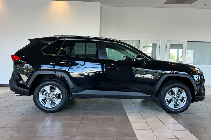 Toyota RAV4 Vehicle Full-screen Gallery Image 03