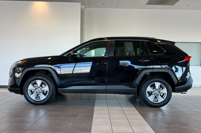 Toyota RAV4 Vehicle Full-screen Gallery Image 07