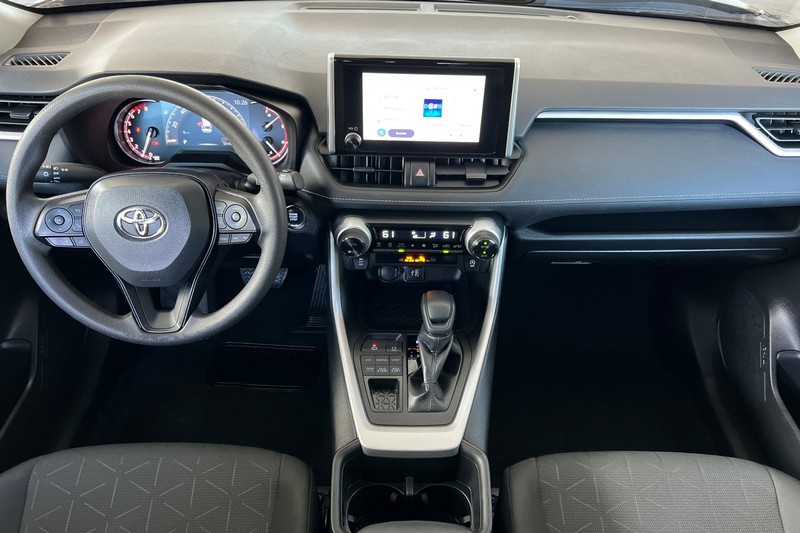 Toyota RAV4 Vehicle Full-screen Gallery Image 13