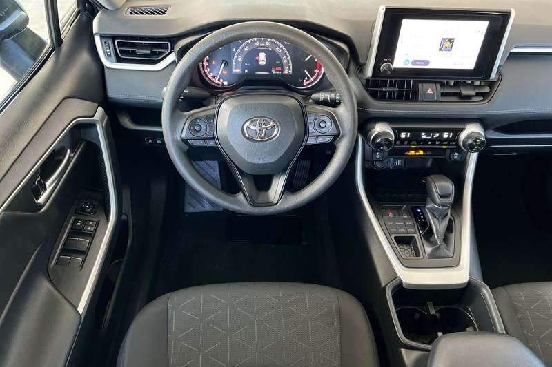 Toyota RAV4 Vehicle Full-screen Gallery Image 14