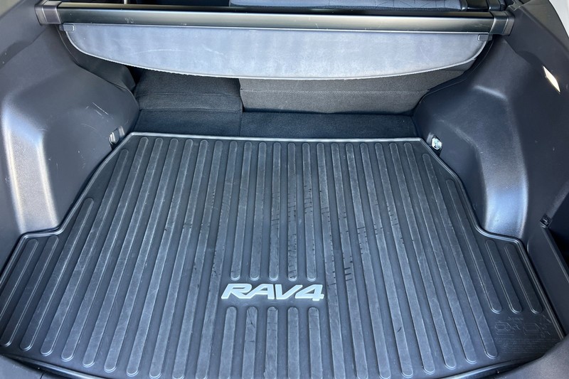 Toyota RAV4 Vehicle Full-screen Gallery Image 15