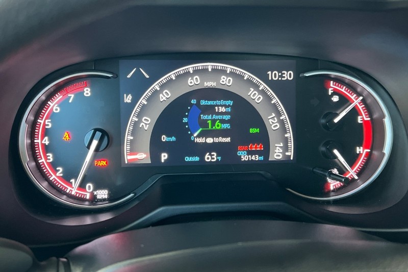 Toyota RAV4 Vehicle Full-screen Gallery Image 24