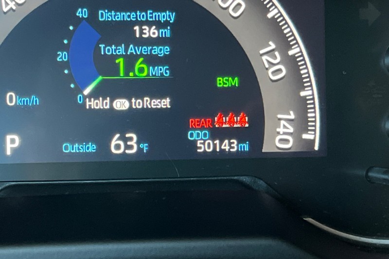 Toyota RAV4 Vehicle Full-screen Gallery Image 25