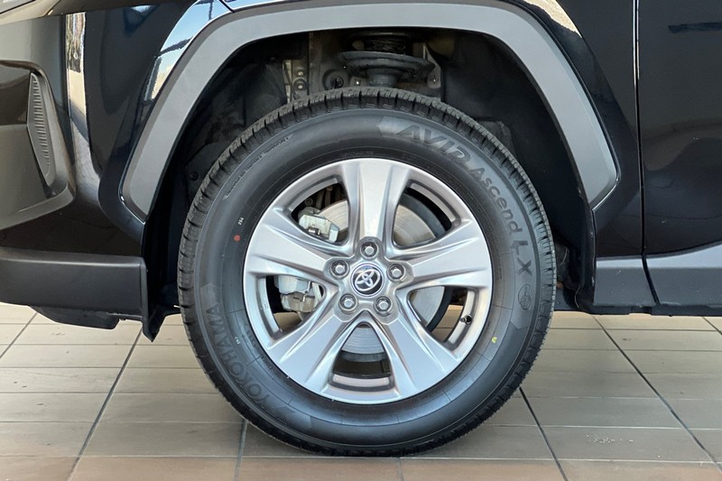 Toyota RAV4 Vehicle Full-screen Gallery Image 26