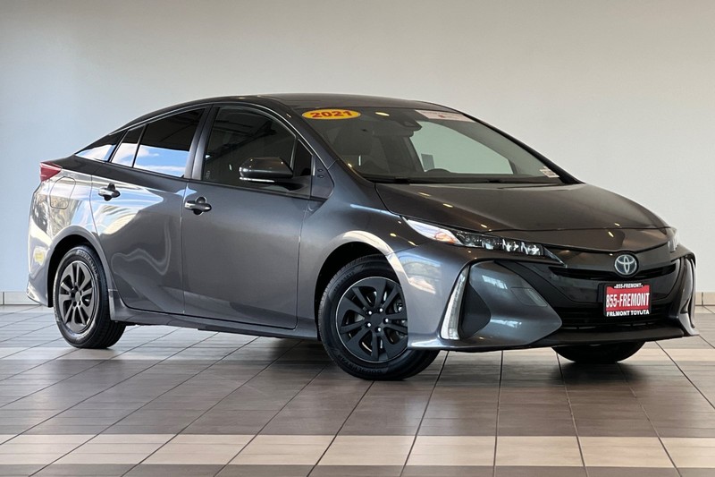 Toyota Prius Prime Vehicle Full-screen Gallery Image 02
