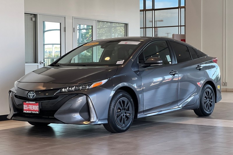 Toyota Prius Prime Vehicle Full-screen Gallery Image 08