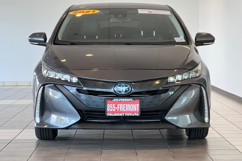 Toyota Prius Prime Vehicle Full-screen Gallery Image 09