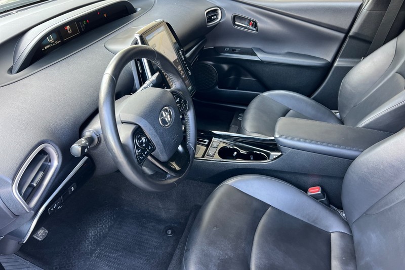 Toyota Prius Prime Vehicle Full-screen Gallery Image 10