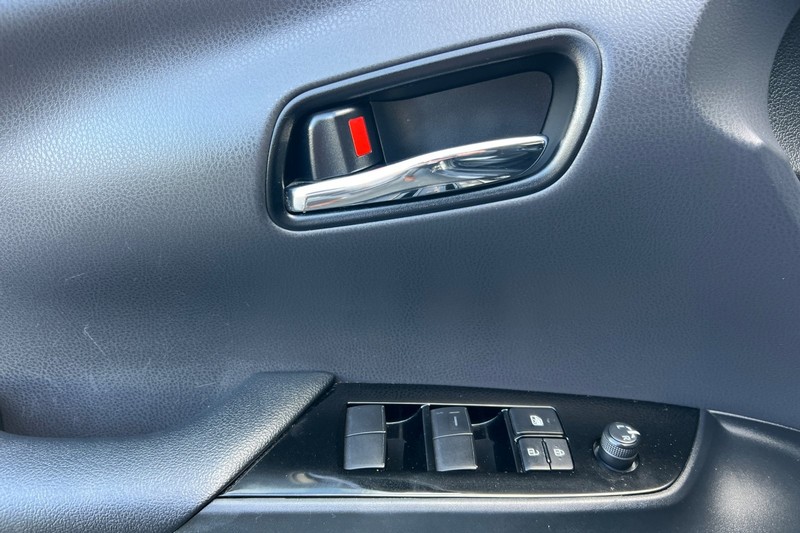 Toyota Prius Prime Vehicle Full-screen Gallery Image 11