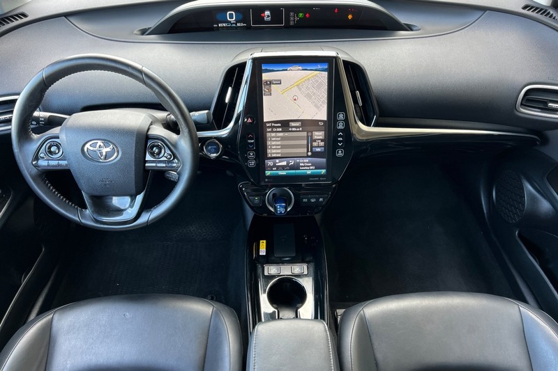 Toyota Prius Prime Vehicle Full-screen Gallery Image 13