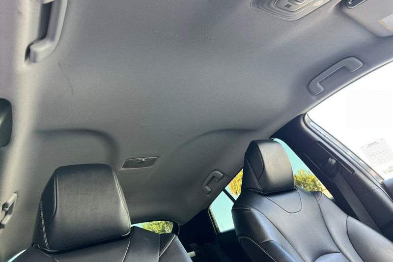 Toyota Prius Prime Vehicle Full-screen Gallery Image 17