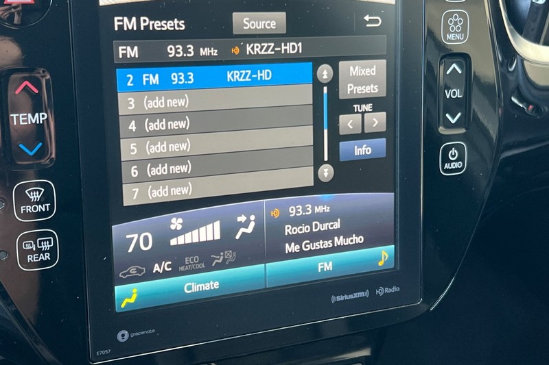 Toyota Prius Prime Vehicle Full-screen Gallery Image 18