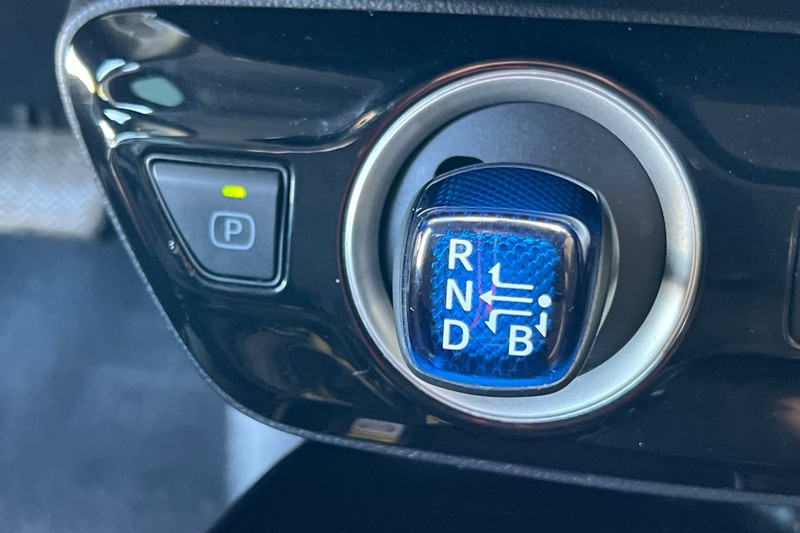 Toyota Prius Prime Vehicle Full-screen Gallery Image 22