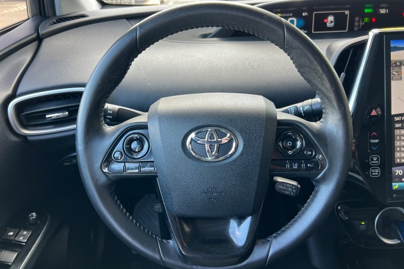 Toyota Prius Prime Vehicle Full-screen Gallery Image 24