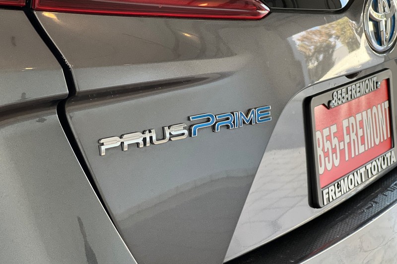 Toyota Prius Prime Vehicle Full-screen Gallery Image 28