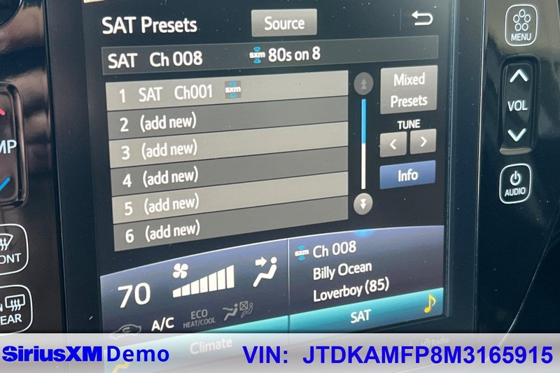 Toyota Prius Prime Vehicle Full-screen Gallery Image 29