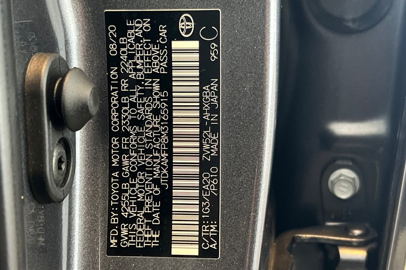 Toyota Prius Prime Vehicle Full-screen Gallery Image 30