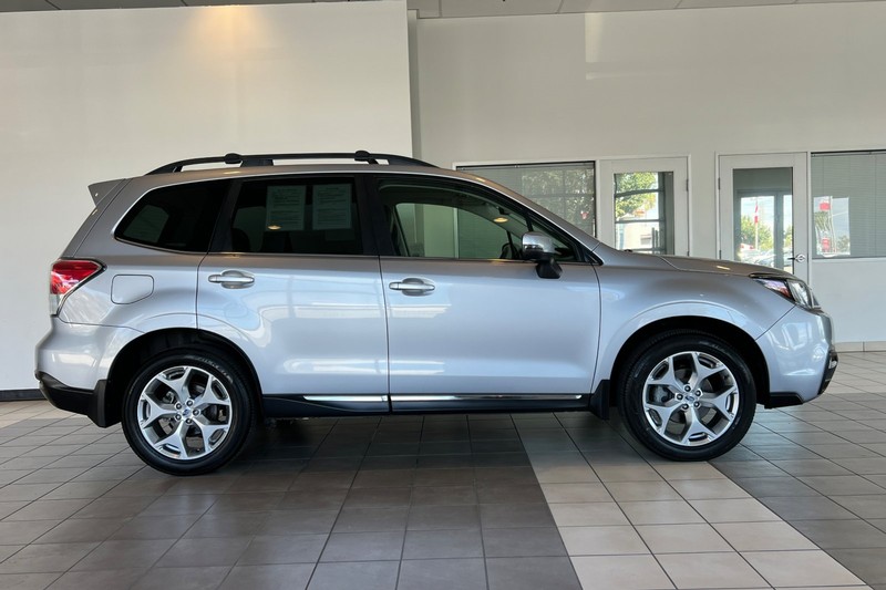 Subaru Forester Vehicle Full-screen Gallery Image 03