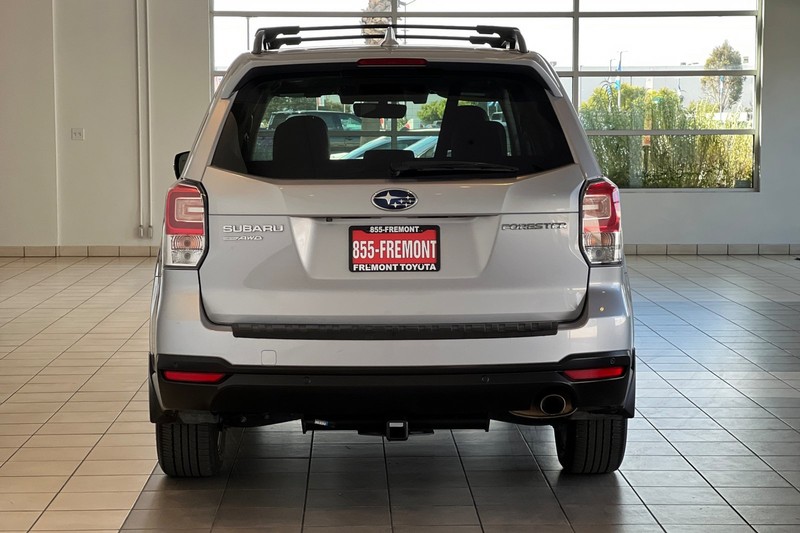 Subaru Forester Vehicle Full-screen Gallery Image 05