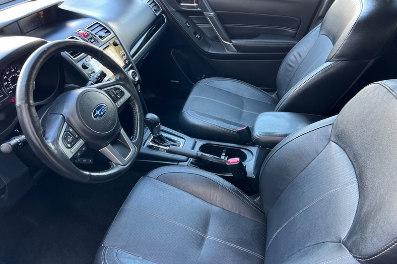 Subaru Forester Vehicle Full-screen Gallery Image 10