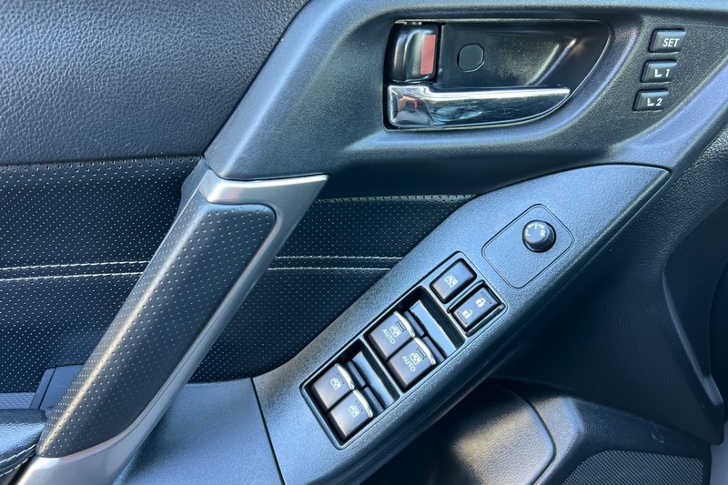 Subaru Forester Vehicle Full-screen Gallery Image 11