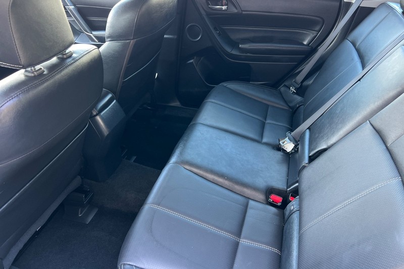 Subaru Forester Vehicle Full-screen Gallery Image 12