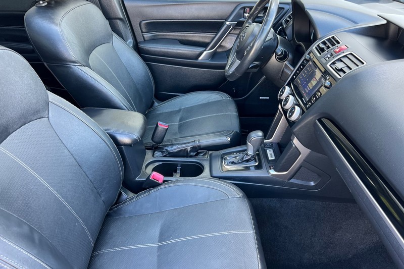 Subaru Forester Vehicle Full-screen Gallery Image 16