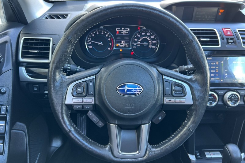 Subaru Forester Vehicle Full-screen Gallery Image 24