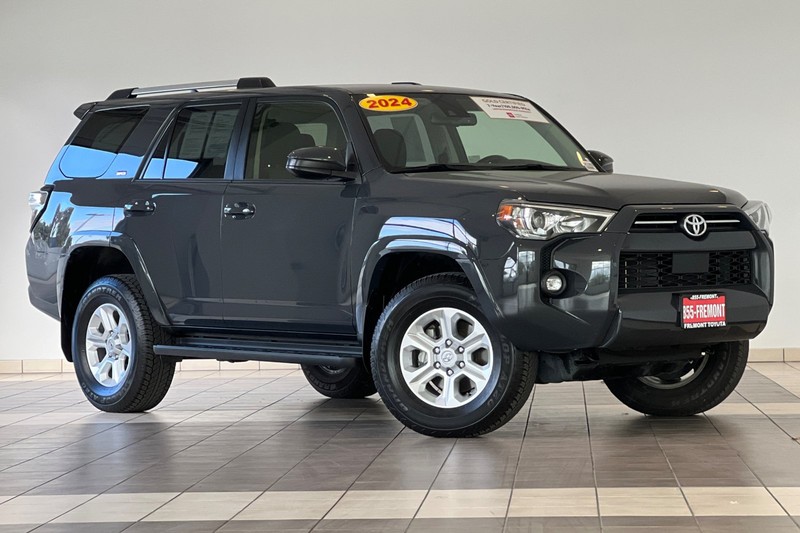 Toyota 4Runner Vehicle Full-screen Gallery Image 02