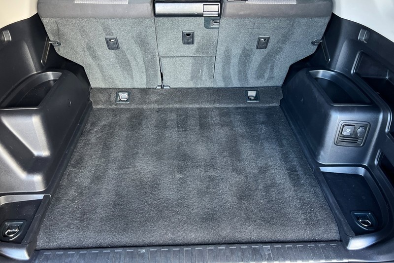 Toyota 4Runner Vehicle Full-screen Gallery Image 15