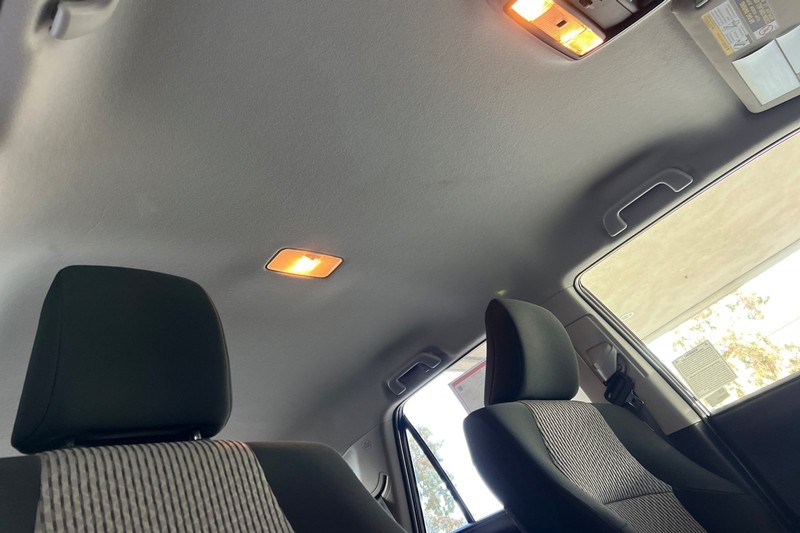 Toyota 4Runner Vehicle Full-screen Gallery Image 17