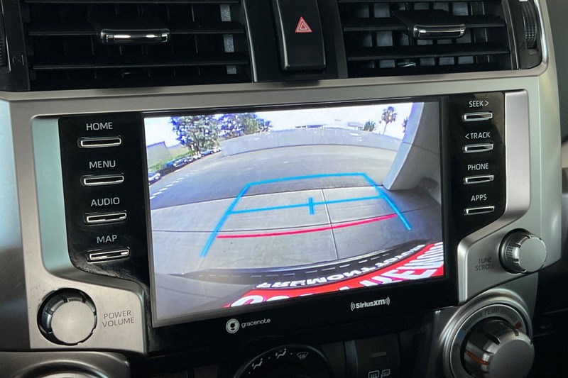 Toyota 4Runner Vehicle Full-screen Gallery Image 19