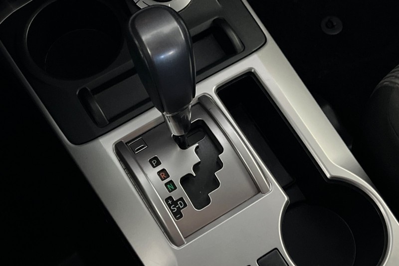 Toyota 4Runner Vehicle Full-screen Gallery Image 21