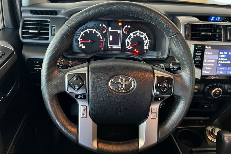 Toyota 4Runner Vehicle Full-screen Gallery Image 23