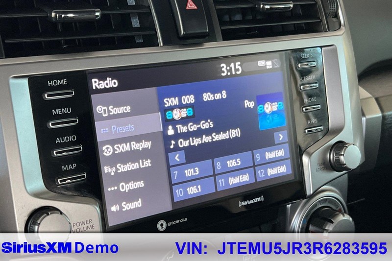 Toyota 4Runner Vehicle Full-screen Gallery Image 28