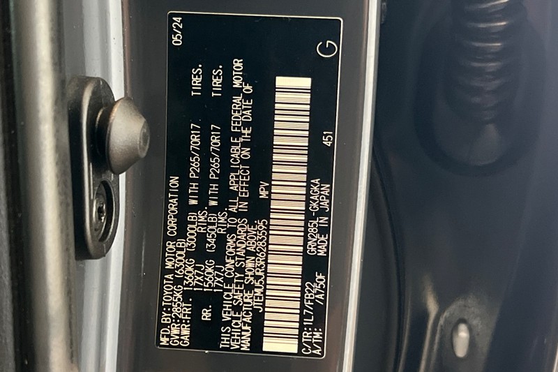 Toyota 4Runner Vehicle Full-screen Gallery Image 29