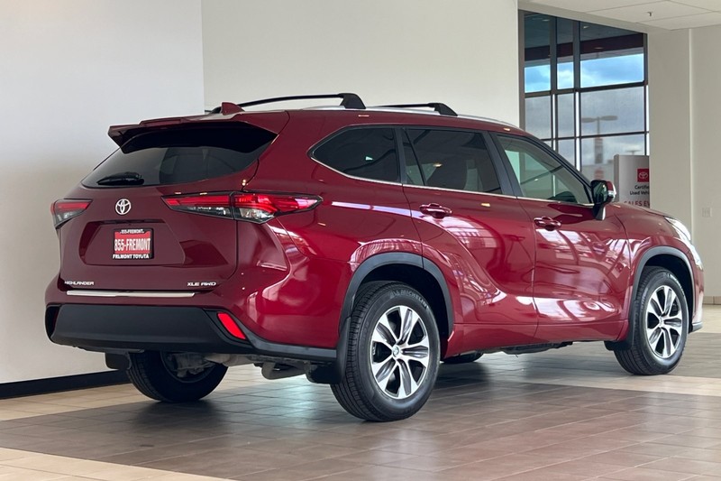 Toyota Highlander Vehicle Full-screen Gallery Image 04