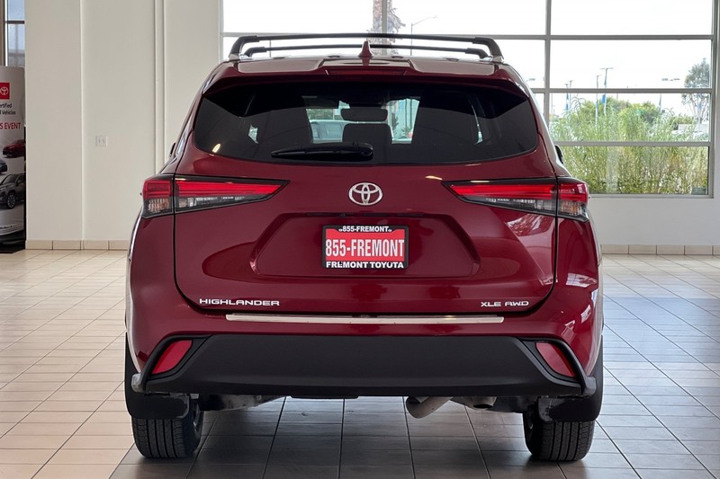 Toyota Highlander Vehicle Full-screen Gallery Image 05