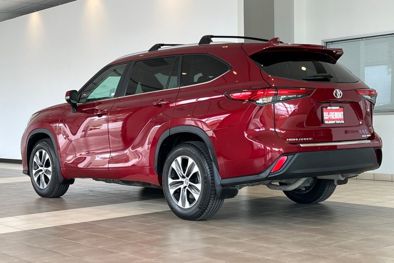 Toyota Highlander Vehicle Full-screen Gallery Image 06