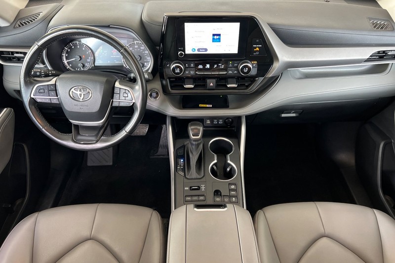 Toyota Highlander Vehicle Full-screen Gallery Image 13