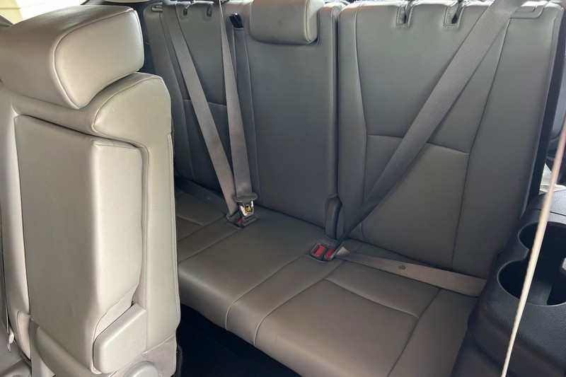 Toyota Highlander Vehicle Full-screen Gallery Image 15